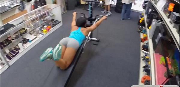  Muscular chick sucks off and pounded by nasty pawn man